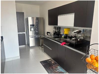 Apartamento de 3 alcobas en venta en El Poblado, Medellín, 214 m² · foto 10 de 20