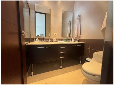 Apartamento de 3 alcobas en venta en El Poblado, Medellín, 214 m² · foto 18 de 20