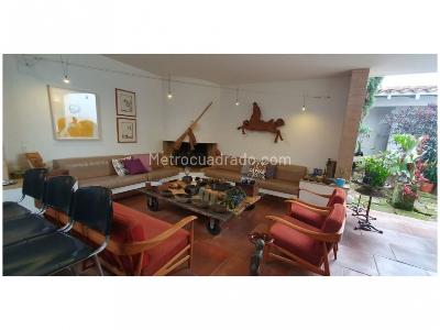 Casa de 4 alcobas en venta en Loma De Las Brujas, Envigado, 349 m² · foto 2 de 20