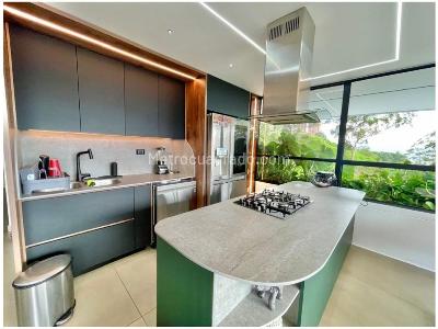 Apartamento de 2 alcobas en venta en El Poblado, Medellín, 133 m² · foto 10 de 20