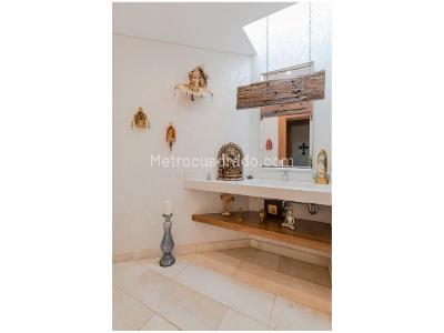 Apartamento de 2 alcobas en venta en El Poblado, Medellín, 230 m² · foto 3 de 15