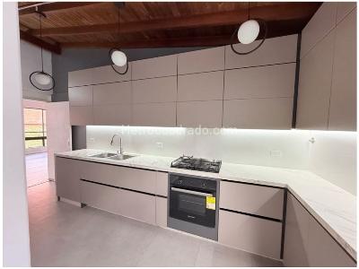 Apartamento de 4 alcobas en venta en El Tesoro, Medellín, 205 m² · foto 3 de 18
