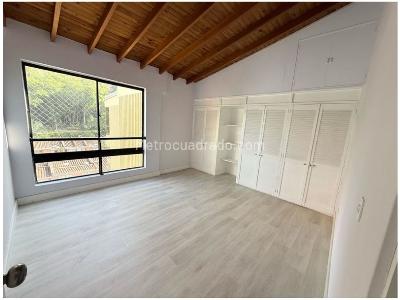 Apartamento de 4 alcobas en venta en El Tesoro, Medellín, 205 m² · foto 11 de 18