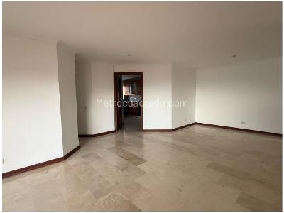 Apartamento de 3 alcobas en venta en Laureles, Medellín, 155 m² · foto 2 de 20