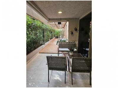 Apartamento de 3 alcobas en venta en Loma De Los Bernal, Medellín, 113 m² · foto 3 de 15