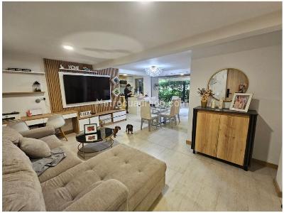Apartamento de 3 alcobas en venta en Loma De Los Bernal, Medellín, 113 m² · foto 6 de 15