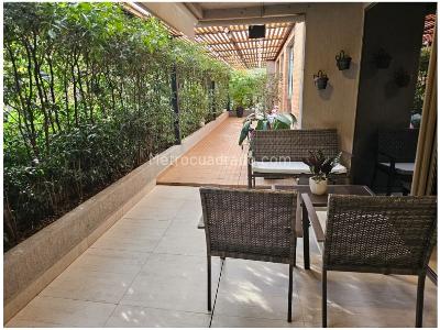 Apartamento de 3 alcobas en venta en Loma De Los Bernal, Medellín, 113 m² · foto 10 de 15
