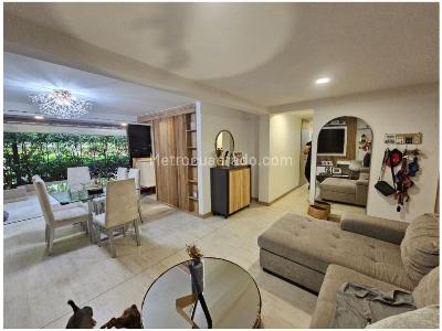 Apartamento de 3 alcobas en venta en Loma De Los Bernal, Medellín, 113 m² · foto 11 de 15