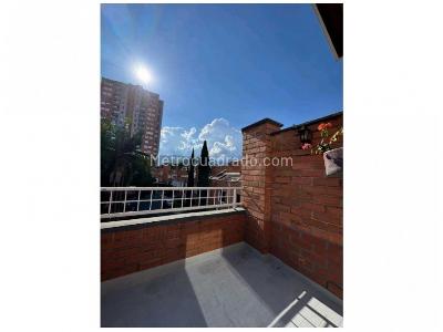 Casa de 5 alcobas en venta en Loma De Los Bernal, Medellín, 198 m² · foto 2 de 18