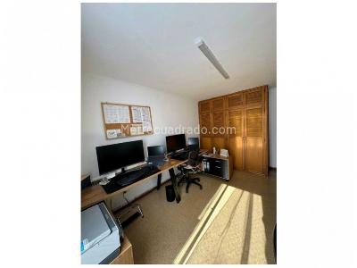 Casa de 5 alcobas en venta en Loma De Los Bernal, Medellín, 198 m² · foto 3 de 18