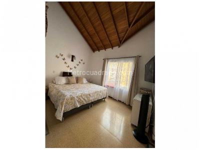 Casa de 5 alcobas en venta en Loma De Los Bernal, Medellín, 198 m² · foto 4 de 18