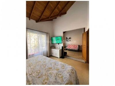 Casa de 5 alcobas en venta en Loma De Los Bernal, Medellín, 198 m² · foto 5 de 18