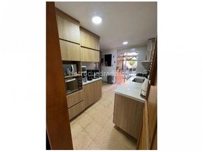 Casa de 5 alcobas en venta en Loma De Los Bernal, Medellín, 198 m² · foto 8 de 18