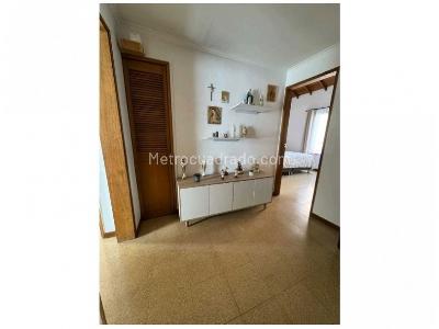 Casa de 5 alcobas en venta en Loma De Los Bernal, Medellín, 198 m² · foto 9 de 18