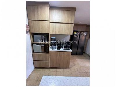 Casa de 5 alcobas en venta en Loma De Los Bernal, Medellín, 198 m² · foto 10 de 18