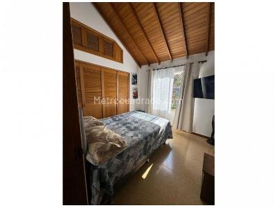 Casa de 5 alcobas en venta en Loma De Los Bernal, Medellín, 198 m² · foto 14 de 18
