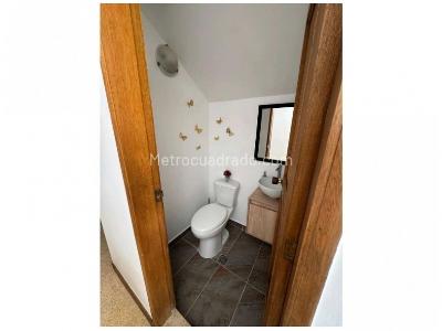 Casa de 5 alcobas en venta en Loma De Los Bernal, Medellín, 198 m² · foto 17 de 18