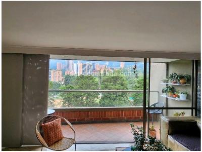 Apartamento de 3 alcobas en venta en El Poblado, Medellín, 121 m² · foto 2 de 12