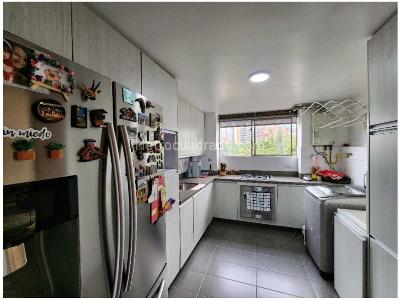 Apartamento de 3 alcobas en venta en El Poblado, Medellín, 121 m² · foto 4 de 12