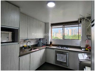 Apartamento de 3 alcobas en venta en El Poblado, Medellín, 121 m² · foto 5 de 12