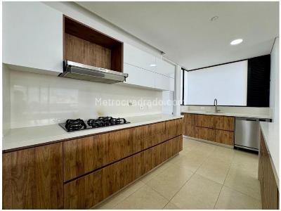 Apartamento de 3 alcobas en venta en El Poblado, Medellín, 205 m² · foto 5 de 20