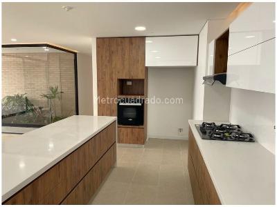 Apartamento de 3 alcobas en venta en El Poblado, Medellín, 205 m² · foto 7 de 20