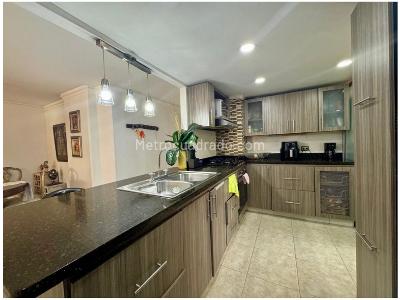 Apartamento de 3 alcobas en venta en El Poblado, Medellín, 107 m² · foto 4 de 17