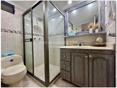 Apartamento de 3 alcobas en venta en El Poblado, Medellín, 107 m² · foto 10 de 17