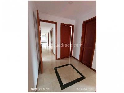 Apartamento de 4 alcobas en venta en Laureles, Medellín, 161 m² · foto 4 de 20