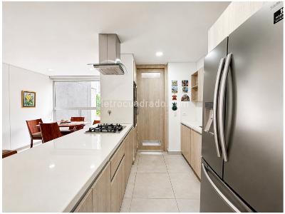 Apartamento de 2 alcobas en venta en El Poblado, Medellín, 69 m² · foto 7 de 16