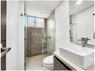 Apartamento de 2 alcobas en venta en El Poblado, Medellín, 69 m² · foto 13 de 16