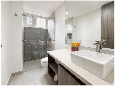 Apartamento de 2 alcobas en venta en El Poblado, Medellín, 69 m² · foto 15 de 16