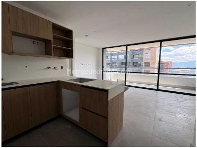 Apartamento de 1 alcoba en venta en El Poblado, Medellín, 67 m² · foto 3 de 18