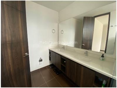 Apartamento de 3 alcobas en venta en El Poblado, Medellín, 137 m² · foto 9 de 16