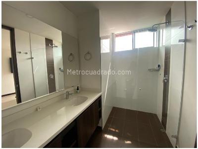 Apartamento de 3 alcobas en venta en El Poblado, Medellín, 137 m² · foto 13 de 16