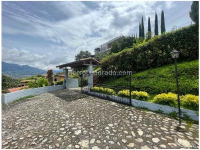 Casa de 4 alcobas en venta en La Doctora, Sabaneta, 1588 m² · foto 2 de 20