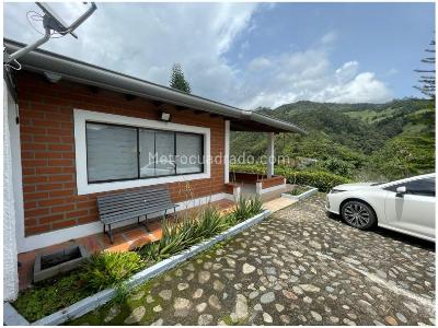 Casa de 4 alcobas en venta en La Doctora, Sabaneta, 1588 m² · foto 3 de 20