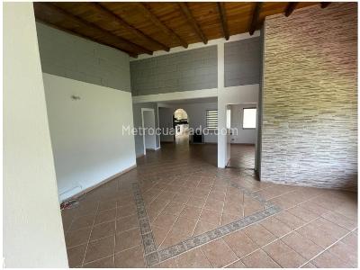 Casa de 4 alcobas en venta en La Doctora, Sabaneta, 1588 m² · foto 8 de 20