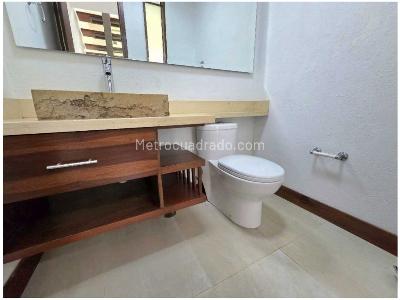 Casa de 3 alcobas en venta en Loma El Escobero, Envigado, 528 m² · foto 16 de 18