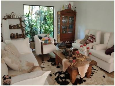 Casa de 4 alcobas en venta en Loma De Las Brujas, Envigado, 140 m² · foto 4 de 20
