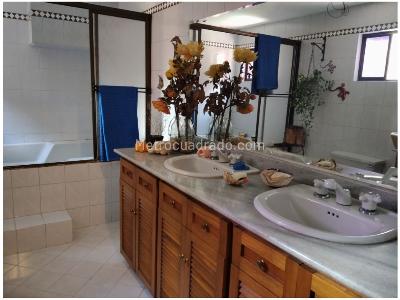 Casa de 4 alcobas en venta en Loma De Las Brujas, Envigado, 140 m² · foto 15 de 20