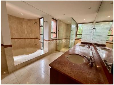 Apartamento de 3 alcobas en venta en El Poblado, Medellín, 245 m² · foto 19 de 20