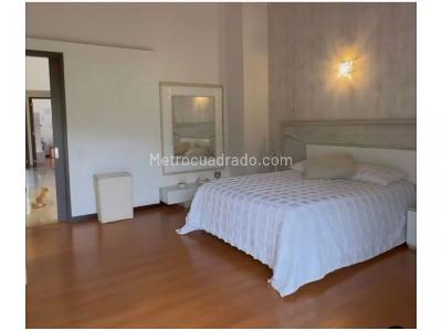 Casa de 3 alcobas en venta en Loma Del Chocho, Envigado, 246 m² · foto 13 de 17