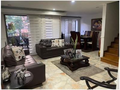 Apartamento de 4 alcobas en venta en Laureles, Medellín, 144 m² · foto 2 de 20