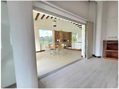 Casa de 3 alcobas en venta en Loma El Escobero, Envigado, 528 m² · foto 3 de 18