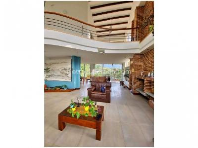 Casa de 3 alcobas en venta en Loma El Escobero, Envigado, 528 m² · foto 6 de 18