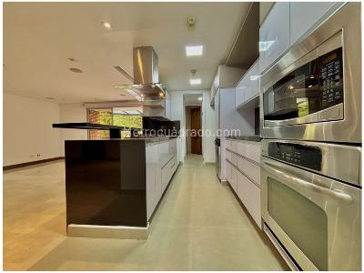 Casa de 3 alcobas en venta en Transversal Intermedia, Envigado, 233 m² · foto 8 de 20
