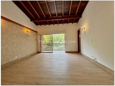 Casa de 3 alcobas en venta en Transversal Intermedia, Envigado, 233 m² · foto 13 de 20