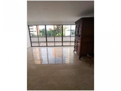Apartamento de 3 alcobas en venta en El Poblado, Medellín, 250 m² · foto 2 de 20