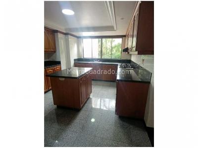 Apartamento de 3 alcobas en venta en El Poblado, Medellín, 250 m² · foto 5 de 20